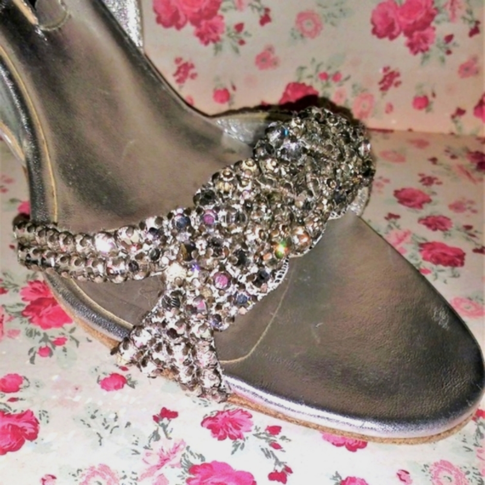 *Gina silver leather rhinestone sandal 7.5 US